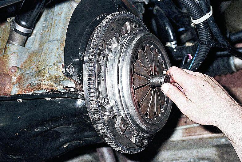 Как поменять сцепление на ВАЗ 2110?