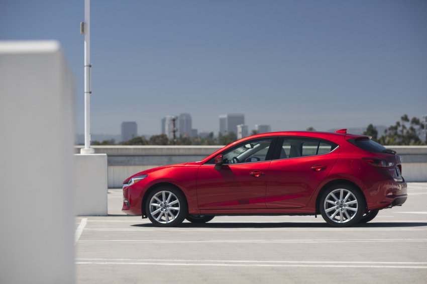 Mazda 3 - цены и комплектации, технические характеристики, фото и отзывы, двигатели и расход топлива, клиренс, обзор Мазда 3 хэтчбек