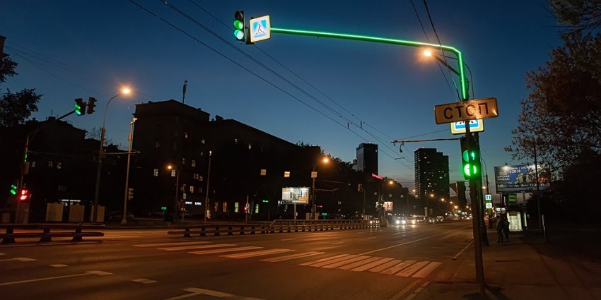 В Москве установят умные светофоры, которые распознают автобус