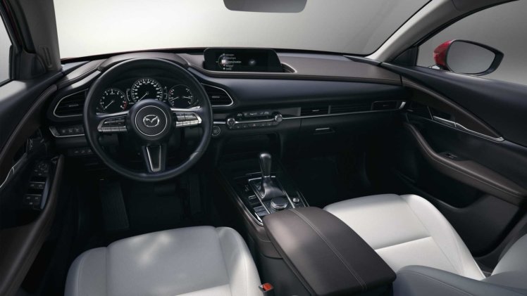 Стали известны подробности о новой Mazda CX-30 для России