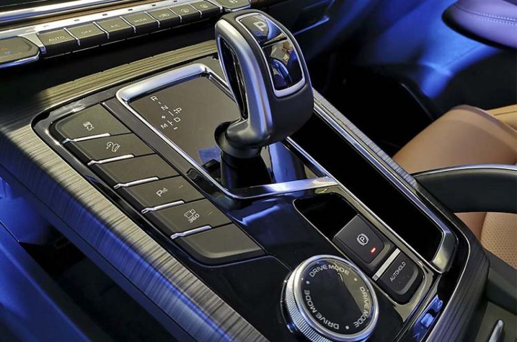 Стали известны подробности о Geely Azkarra 2020 для России