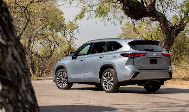 Мы узнали новые подробности о Toyota Highlander 2020