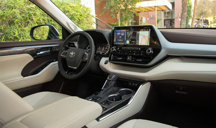 Мы узнали новые подробности о Toyota Highlander 2020