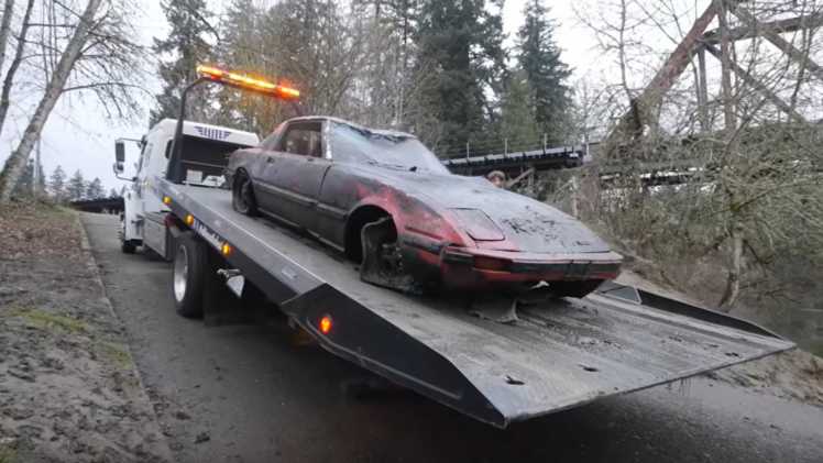 Команда дайверов нашла в реке кладбище раритетных авто