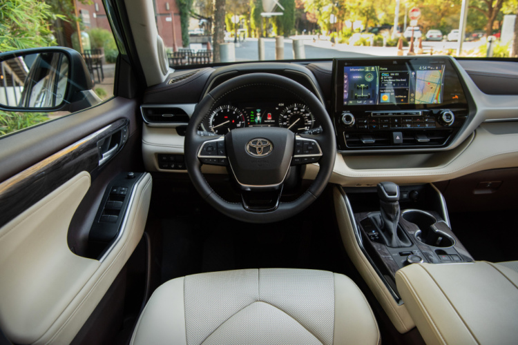 Новый Toyota Highlander для России рассекречен: внешность, характеристики, сроки появления