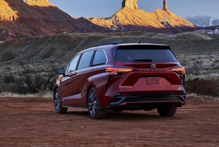 Toyota готовится удивить двумя новинками