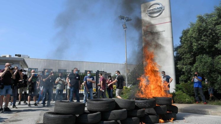 Рабочие завода Nissan устроили бунт