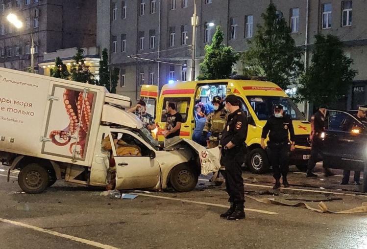 Актеру Михаилу Ефремову грозит семь лет тюрьмы за пьяное ДТП в центре Москвы (видео аварии)