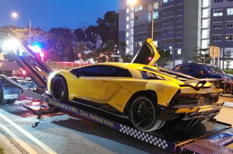 Два роскошных одинаковых суперкара разбились в самой нелепой аварии года