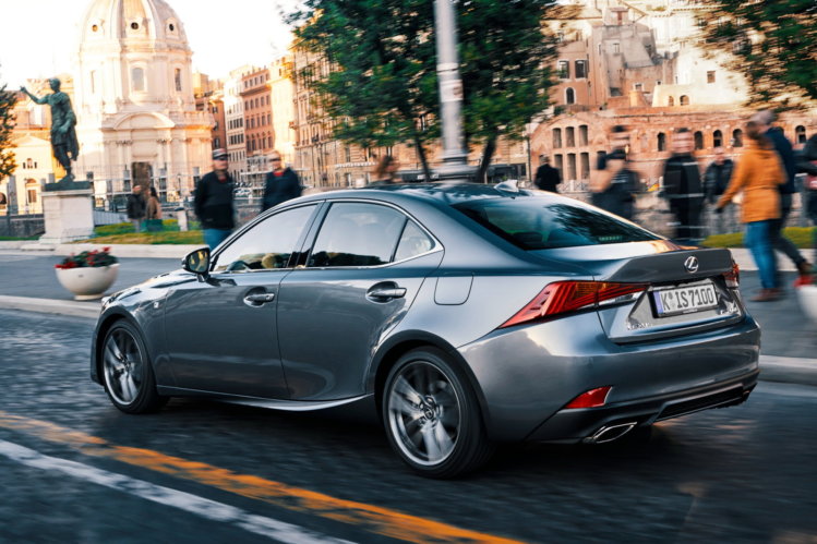Все, что нужно знать о новом Lexus IS: стильная внешность, старые моторы