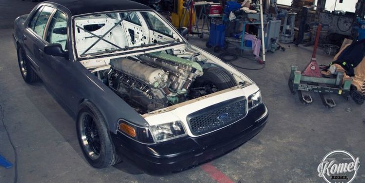 Старый полицейский Ford оснастили танковым двигателем от Cromwell на 2500 сил