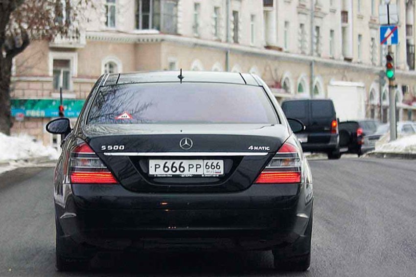 В России утвердили новые коды регионов для автомобильных госзнаков