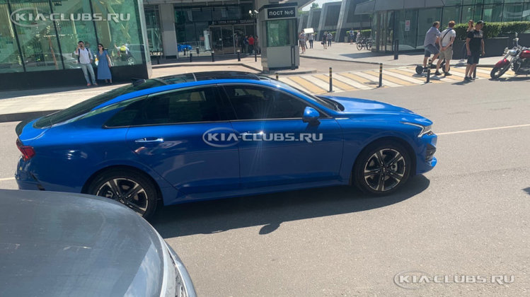 Возле Москва-Сити заметили необычную KIA Optima
