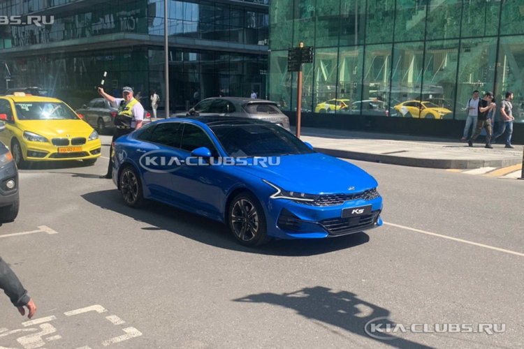 Возле Москва-Сити заметили необычную KIA Optima