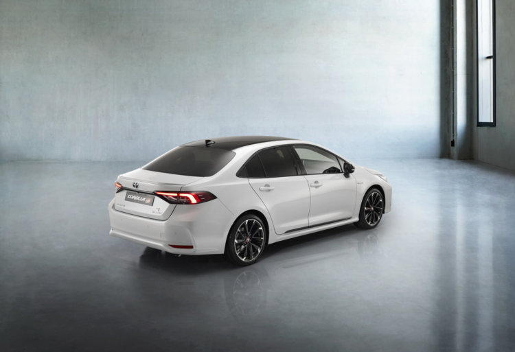 Официально представлена Toyota Corolla GR Sport: когда ждать продажи в России?