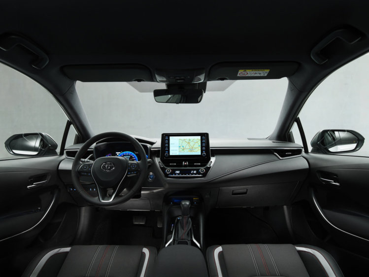 Официально представлена Toyota Corolla GR Sport: когда ждать продажи в России?