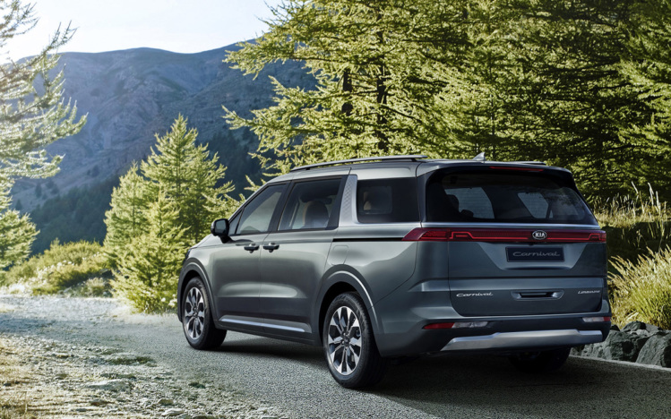 KIA официально представила новый минивэн для России