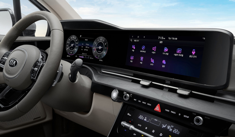 KIA официально представила новый минивэн для России