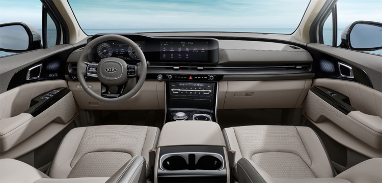 KIA официально представила новый минивэн для России
