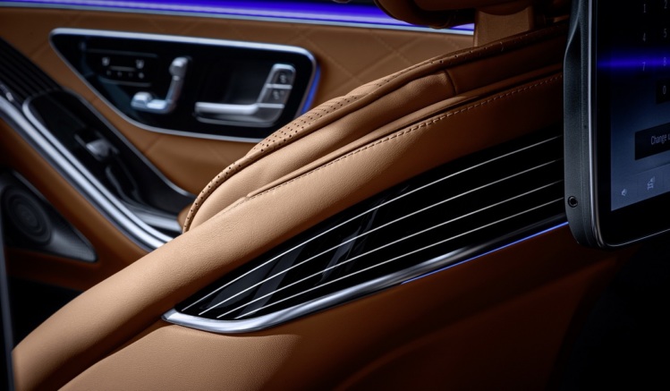 Mercedes-Benz представил шикарный салон нового S-Class (много фото)