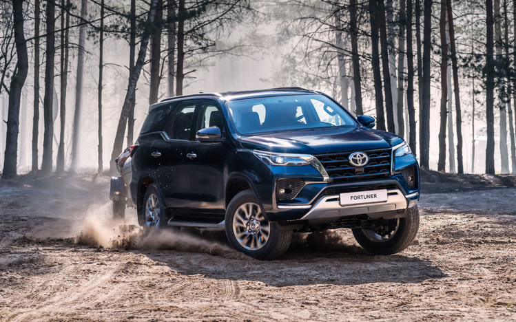 Обновленные Toyota Fortuner и Hilux уже появились у российских дилеров Обновленные Toyota Fortuner и Hilux уже появились у российских дилеров
