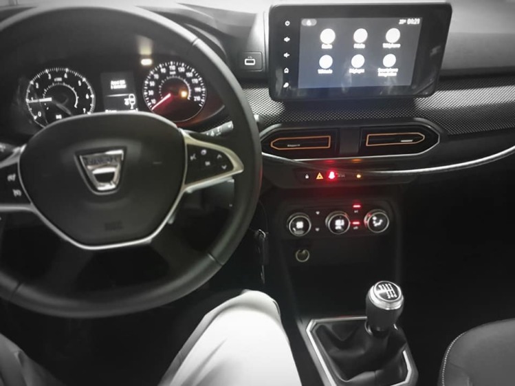 Рассматриваем первые фото нового Renault Logan