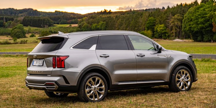 Изучаем цены и комплектации нового KIA Sorento