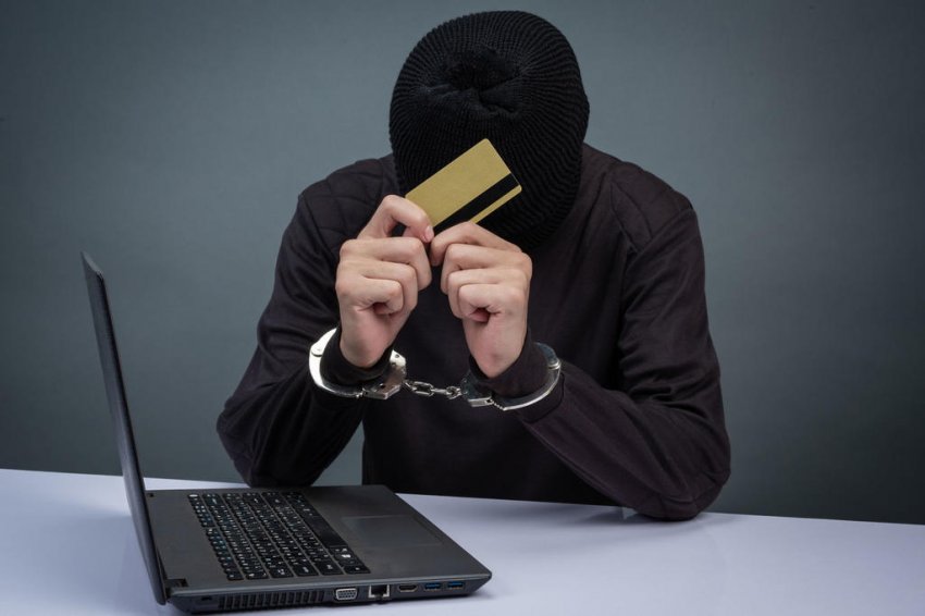Предприниматель из Магадана продал 18 выдуманных машин в интернете, чтобы раздать долги