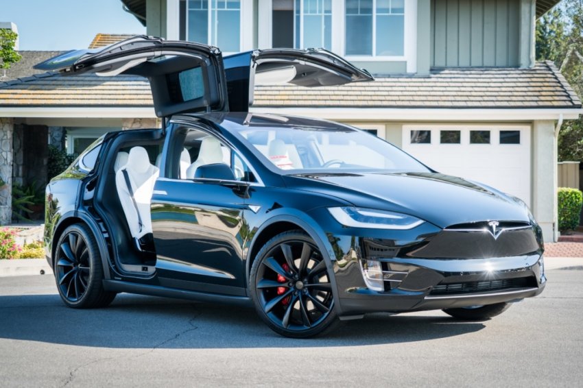 Украинец обокрал Microsoft, чтобы купить топовую Tesla