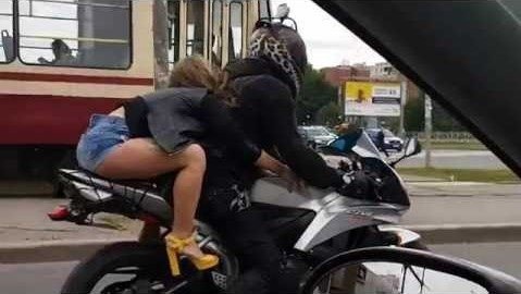 На Какой Скорости Ездить по Городу на Мотоцикле… Suzuki drz400s