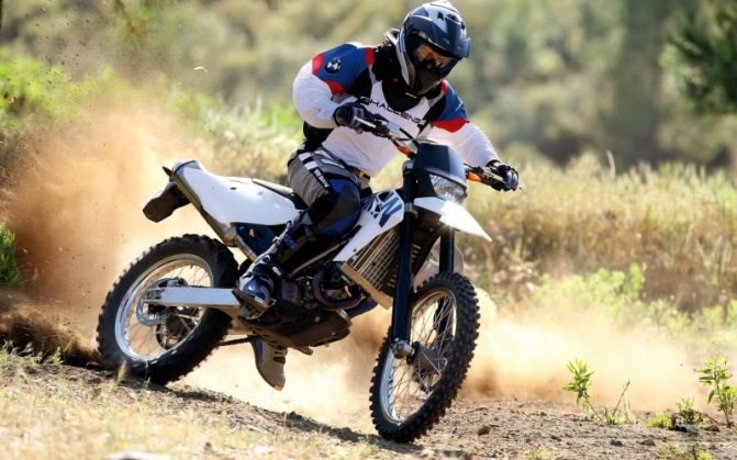 Как Ведет Себя Кроссовая Резина на Трассе • Honda xr250r
