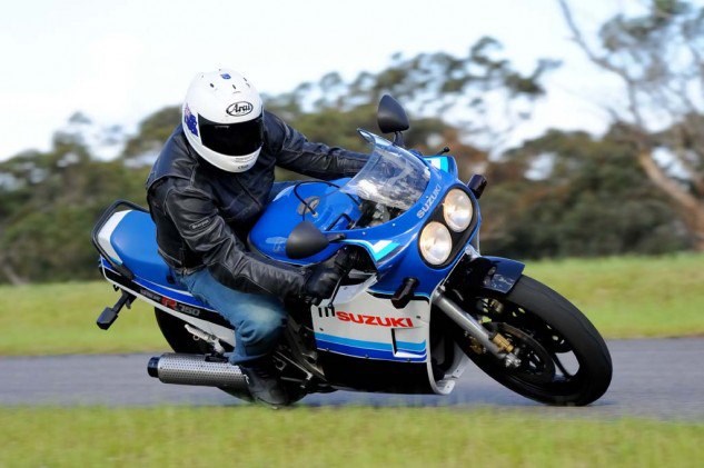 Перья на Suzuki Gsx r 750 k4 © Gsx-r750 1985 редактировать