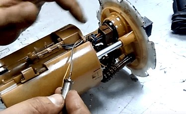 Сколько Бензина Когда Горит Лампочка Ваз 2112. Как подается топливо