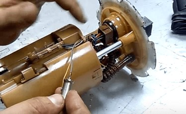 Сколько Бензина Когда Горит Лампочка Ваз 2112. Как подается топливо